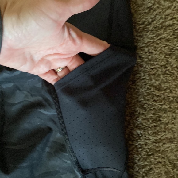 Gap Fit Sculpt Revolution Compression Leggings in Black Camo - Picture 12 of 16